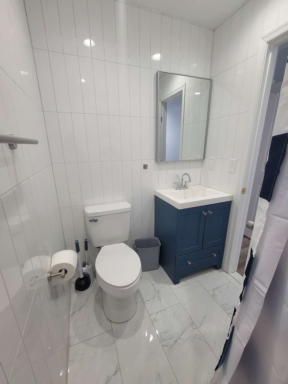 bath in bedroom 1 - 3219 Hamilton St