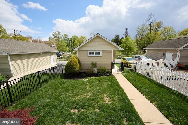 Building Photo - 423 N Orange St