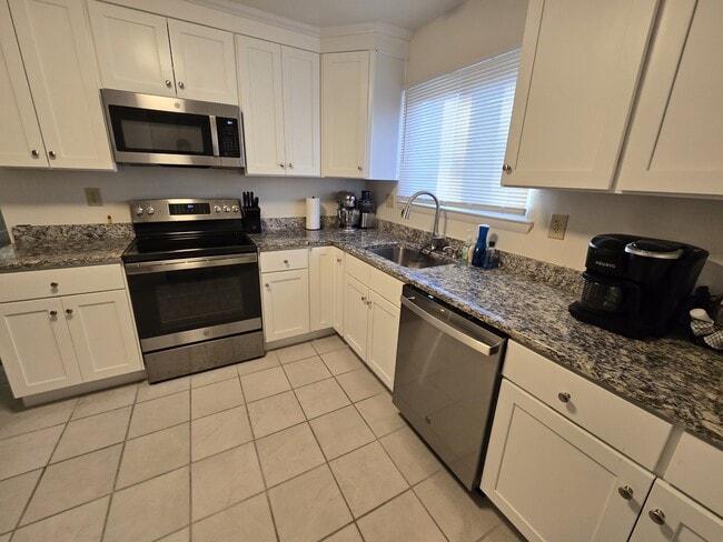 Building Photo - 3229 Bruno Dr