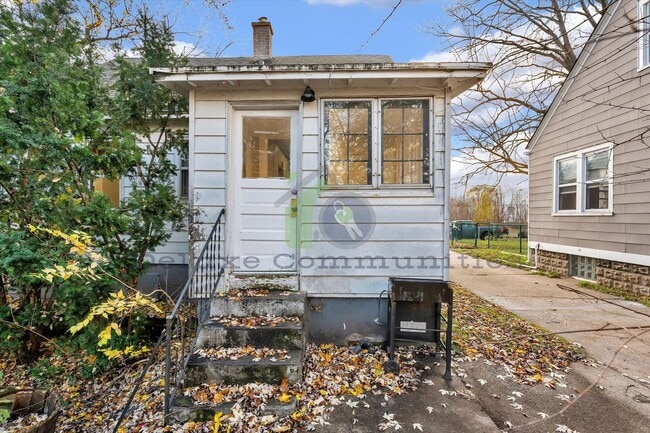 Building Photo - Fully Remodeled 3 bed 1 bath- Single Family Home!! JUST LISTED!