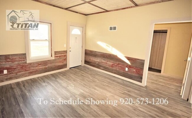 Building Photo - 2 Bedroom New London Town House