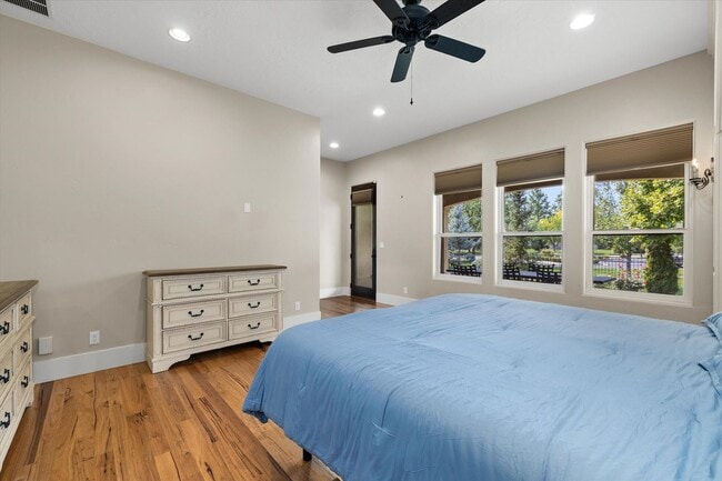 Building Photo - Luxury Furnished 4-Bedroom Home in Eagle's...