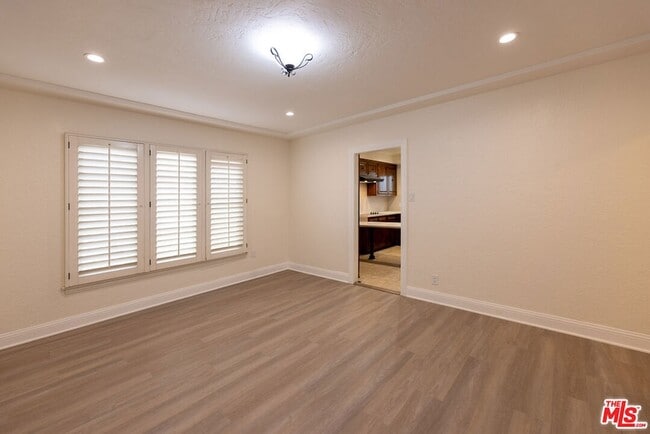 Building Photo - 4360 Kraft Ave