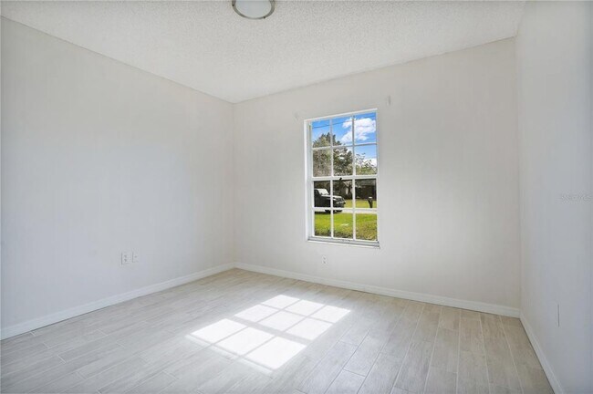 Building Photo - 617 4th Ave N