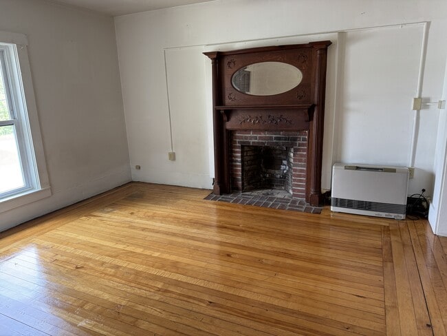 Building Photo - 312 S Craftsbury Rd