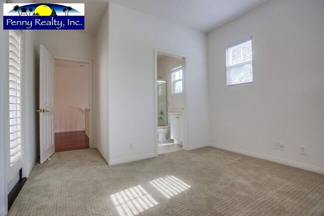Building Photo - Stunning 4 Bedroom 3.5 Bath Home in the Co...