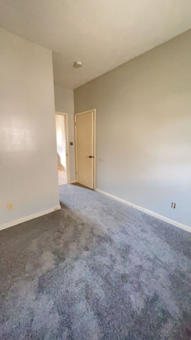 Building Photo - Coming Soon in Muncie! 3 Bed / 1 Bath House — Pet Friendly! Washer & Dryer Hookups!