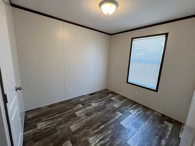 Building Photo - 38140 Ducharme Dr