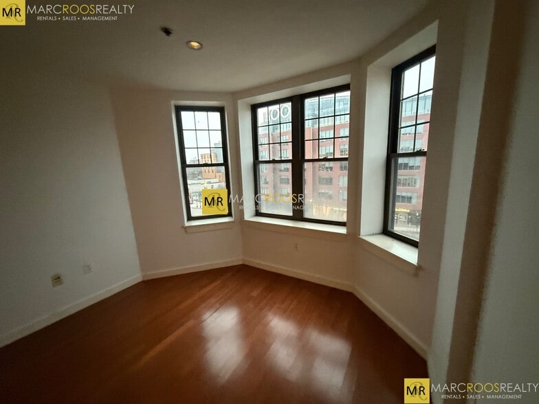 Building Photo - 534 Commonwealth Ave