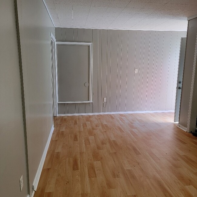 Building Photo - SECTION 8 WELCOME!