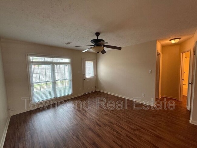 Building Photo - 2752 Helaman Ct