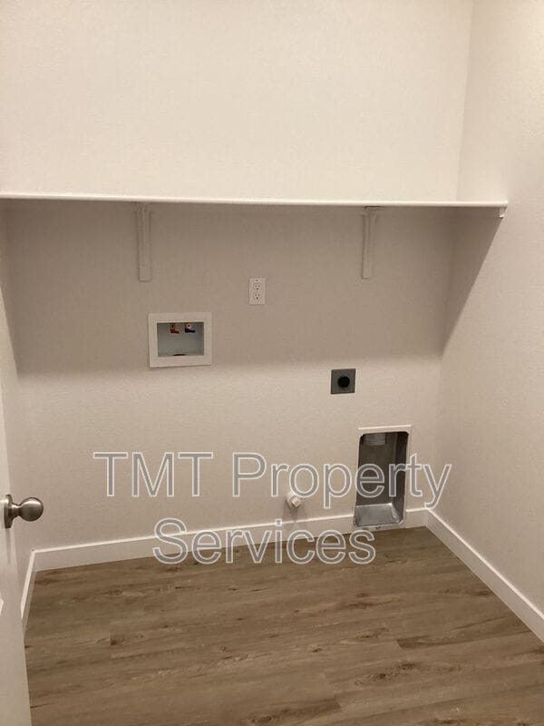 Building Photo - 4692 Crawford Pkwy