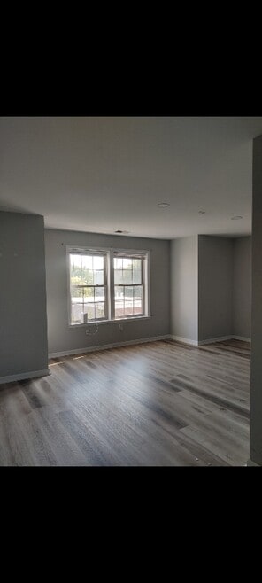 Building Photo - 1621 W Oxford St
