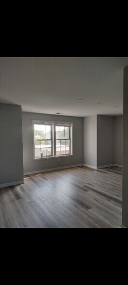 Primary Photo - 1621 W Oxford St