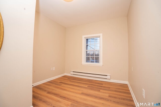 Building Photo - 31 Hall Ave