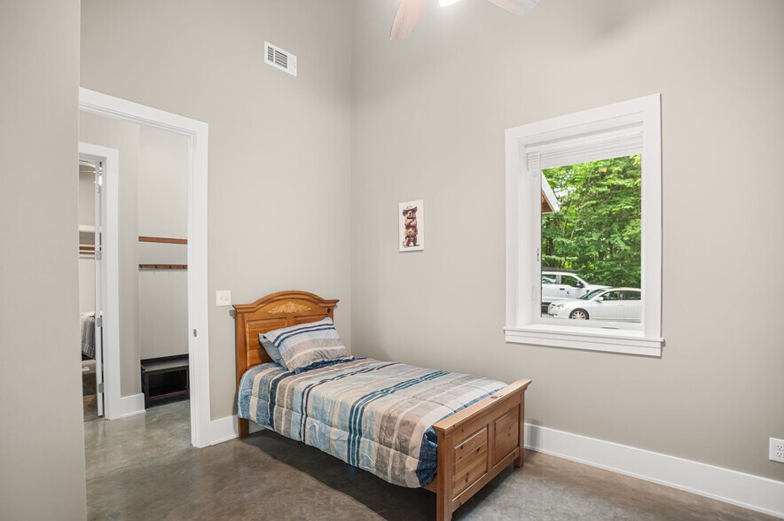 Building Photo - 205 Woodcraft Dr