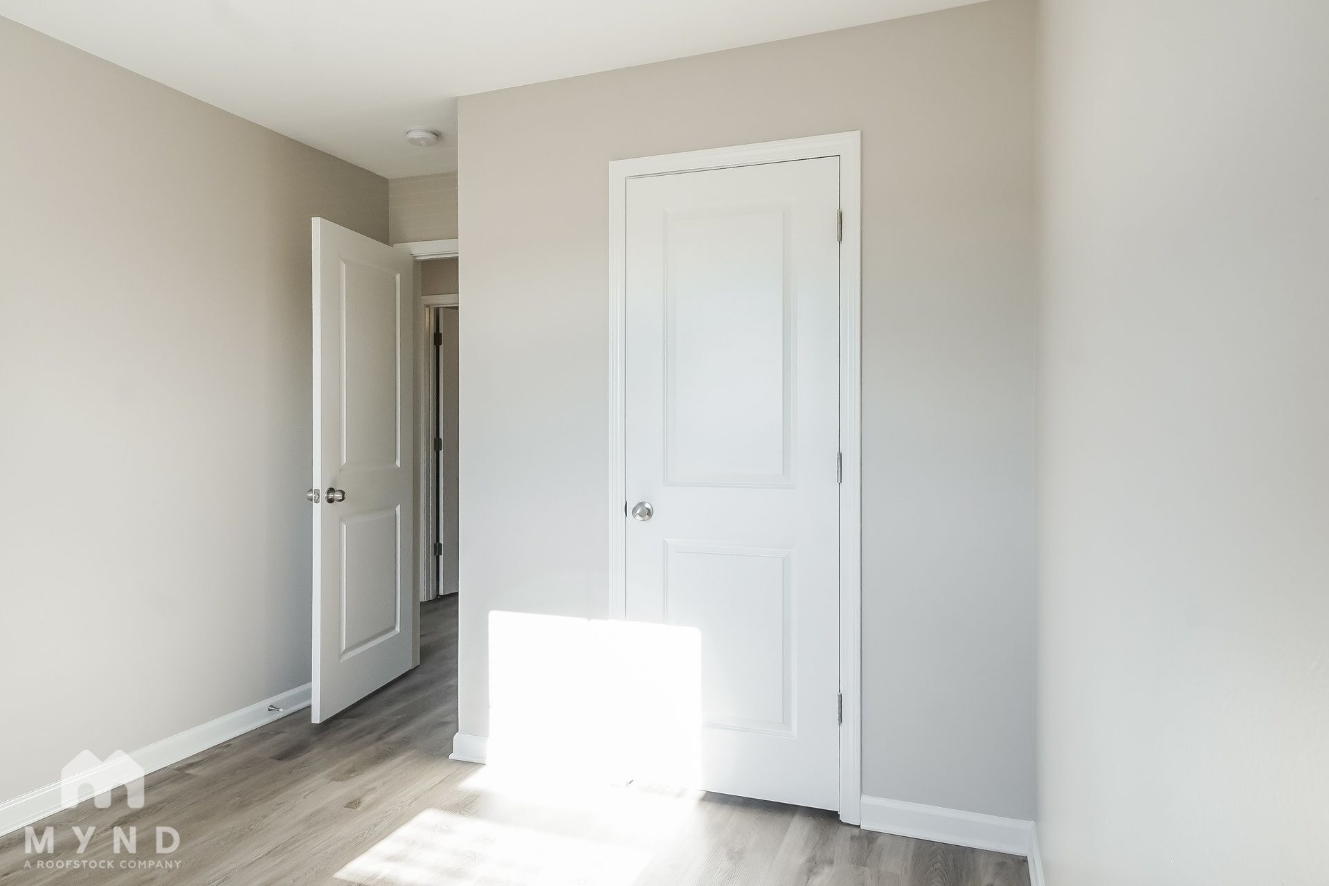 Building Photo - 30 Crestbrook Dr