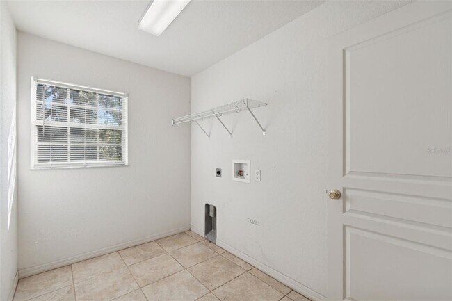 Building Photo - 4011 Sumner Rd