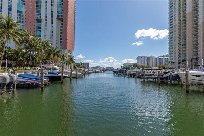 Building Photo - 3370 NE 190th St