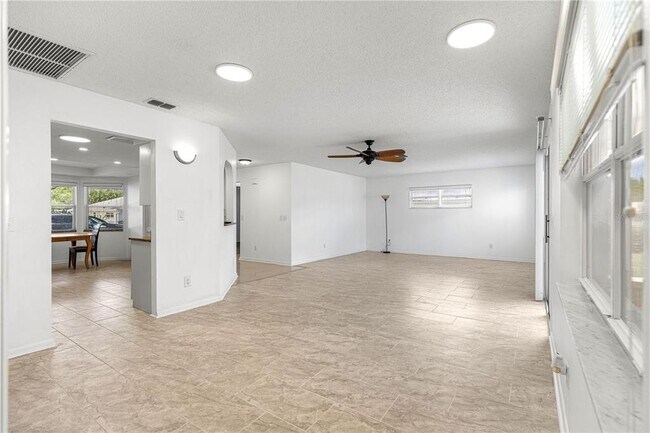 Building Photo - 9662 SW 95th Ct