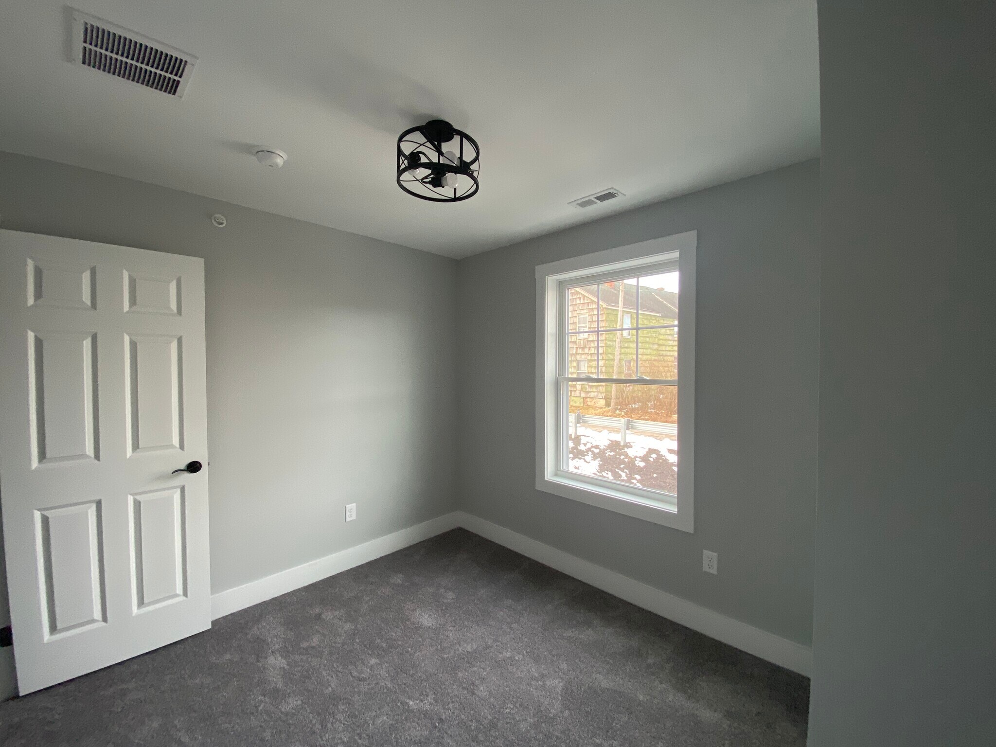 Building Photo - 32 Main St