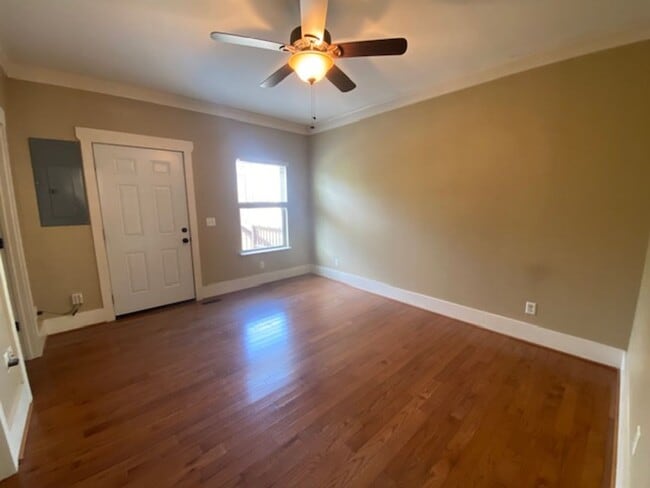 Building Photo - 3 Bedroom 2 Bath Townhouse