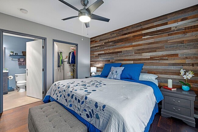 Building Photo - 2Bd/1.75Ba Seattle Condo