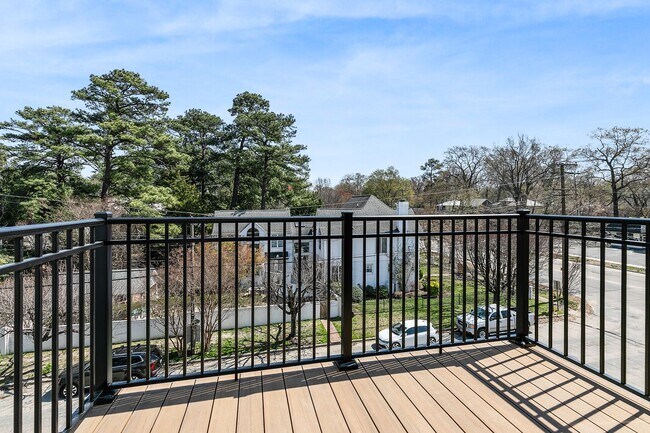 Building Photo - FFH Short Term Rental