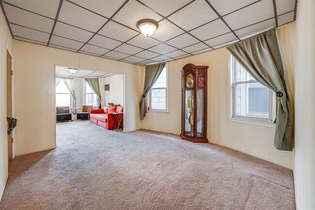 Building Photo - 98 W 47th St