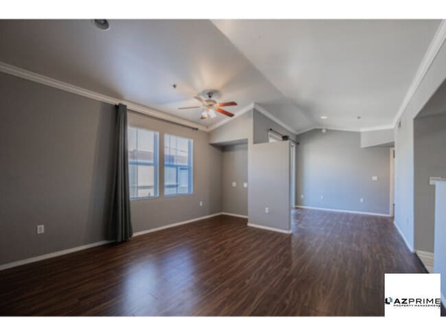 Building Photo - $1895 OFF FIRST MONTH'S RENT MOVE IN SPECI...