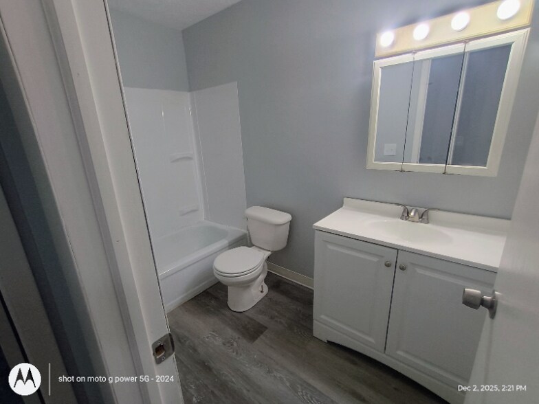 Building Photo - 5240 Emil Ave SW