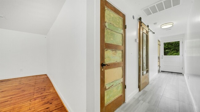 Building Photo - 129 E 31st 1/2 St