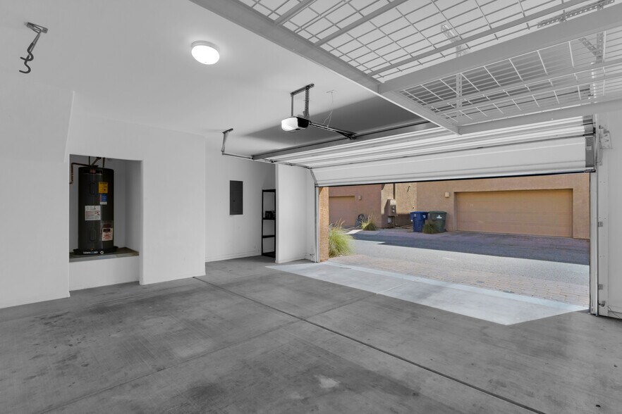 Building Photo - 4154 N Thurston Ln