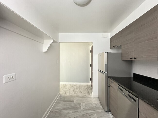 Building Photo - 6715 N California Ave