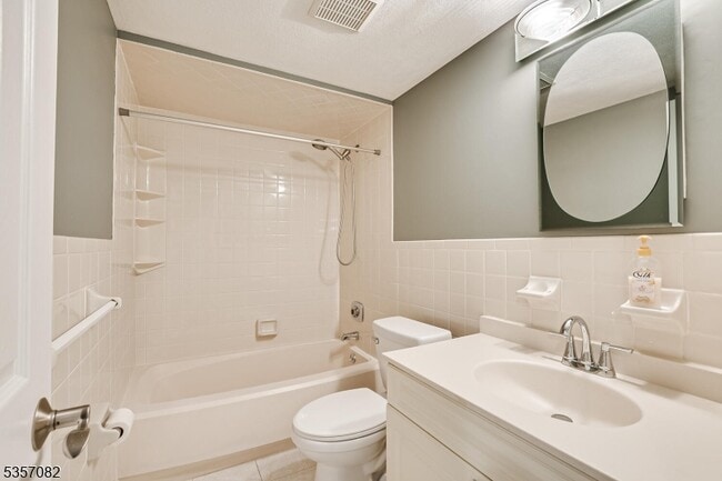Building Photo - 318 Willowbrook Dr