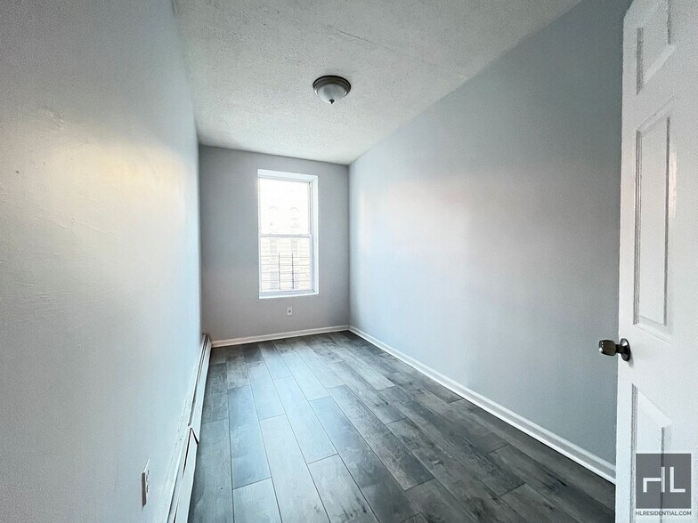 Building Photo - 1836 Park Pl