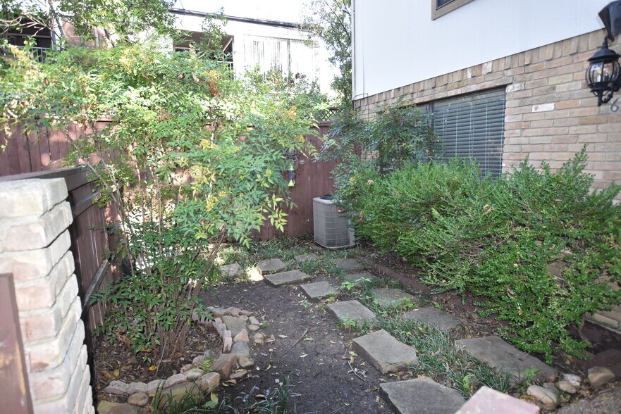 Primary Photo - 6718 Eastridge Dr