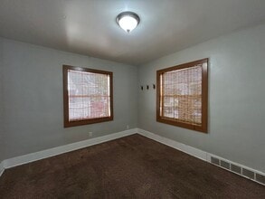 Building Photo - 1717 Roys Ave