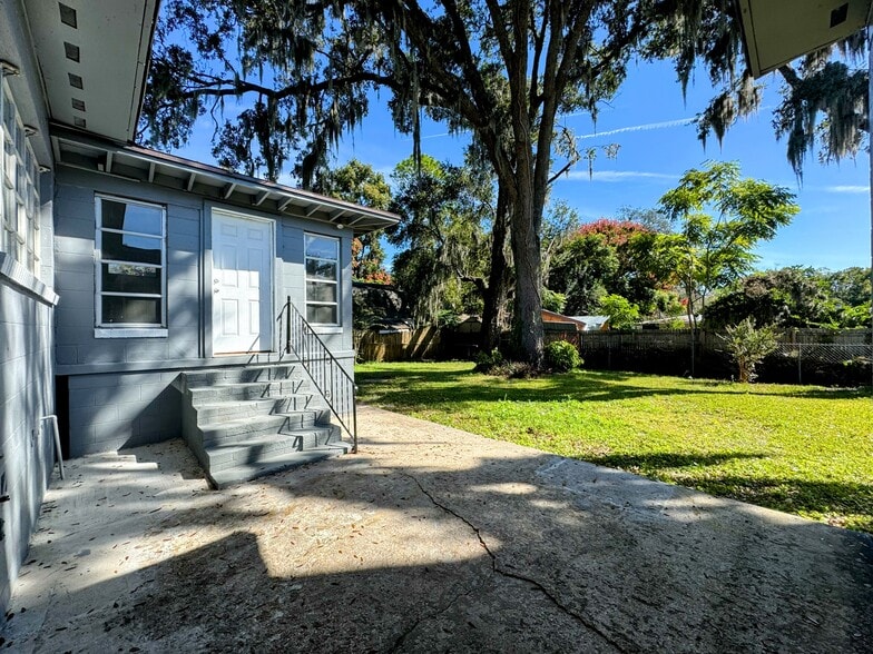 Building Photo - 747 Moravon Ave