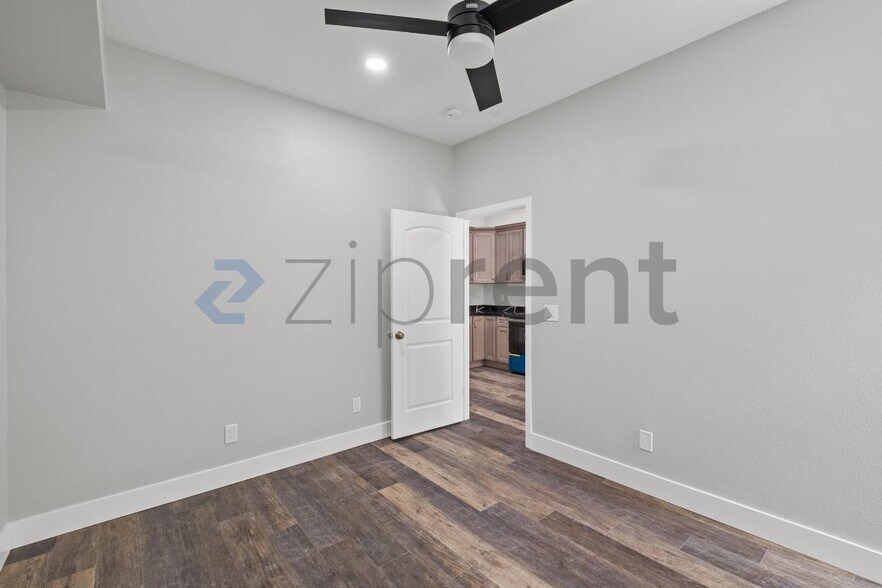 Building Photo - Unit ADU