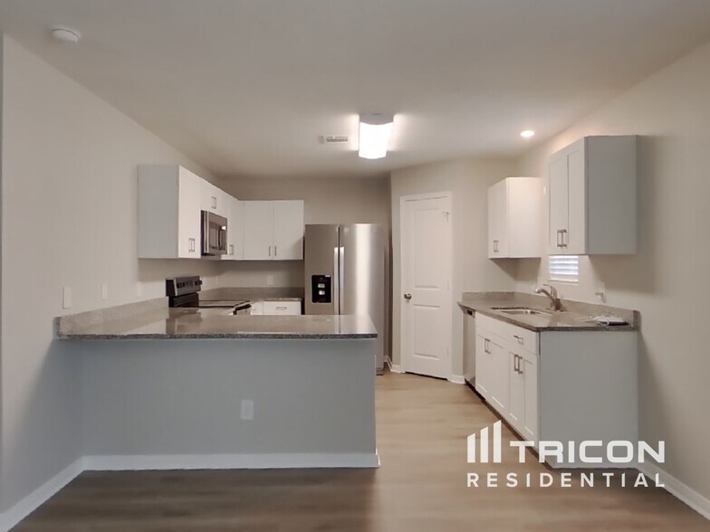 Building Photo - 15680 Del Norte Dr