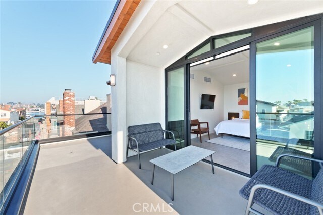 Building Photo - 500 E Balboa Blvd