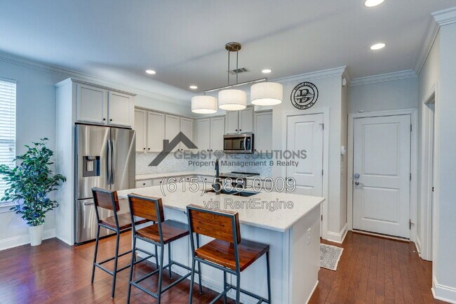 Building Photo - 1337 Moher Blvd