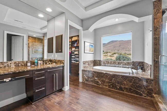 Building Photo - Beautiful Home in ArrowCreek!