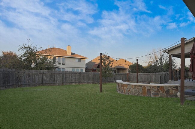 Building Photo - 2300 Dovetail St