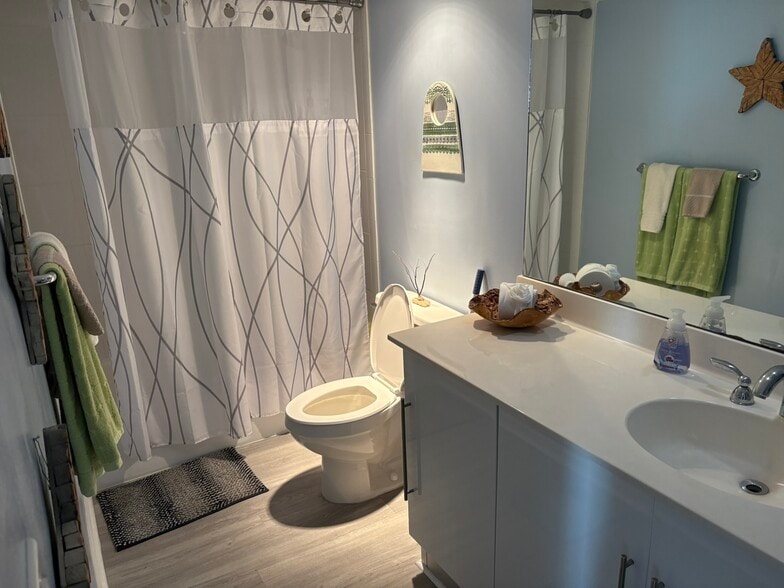 Building Photo - 3000 S Ocean Dr