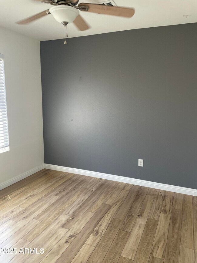 Building Photo - 646 E El Monte Pl