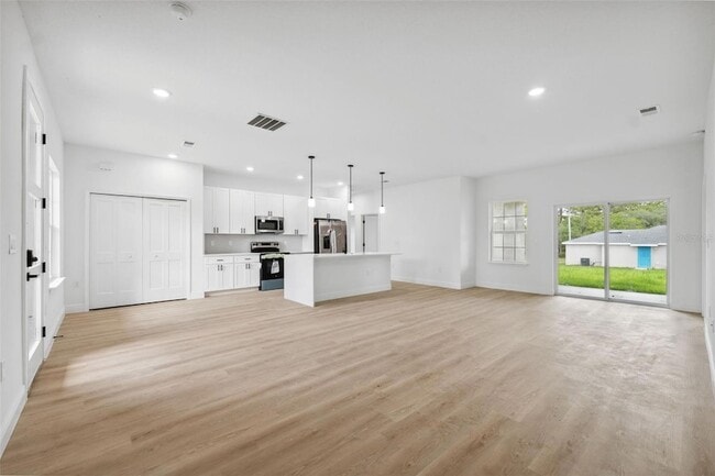 Building Photo - 14930 SW 66th Ave