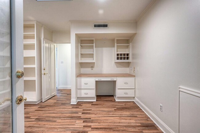 Building Photo - 5407 John Dreaper Dr