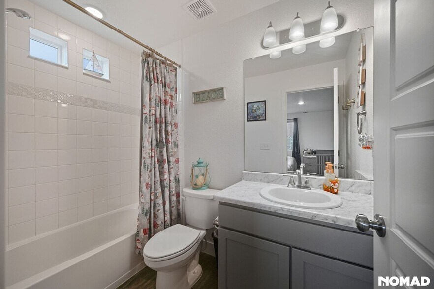 Building Photo - 247 S Old Hammer St